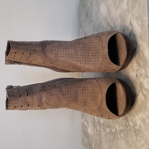 Envy Brown/Beige Throttle Suede Leather Peep-Toe Bootie, Size 9 - Picture 5 of 13